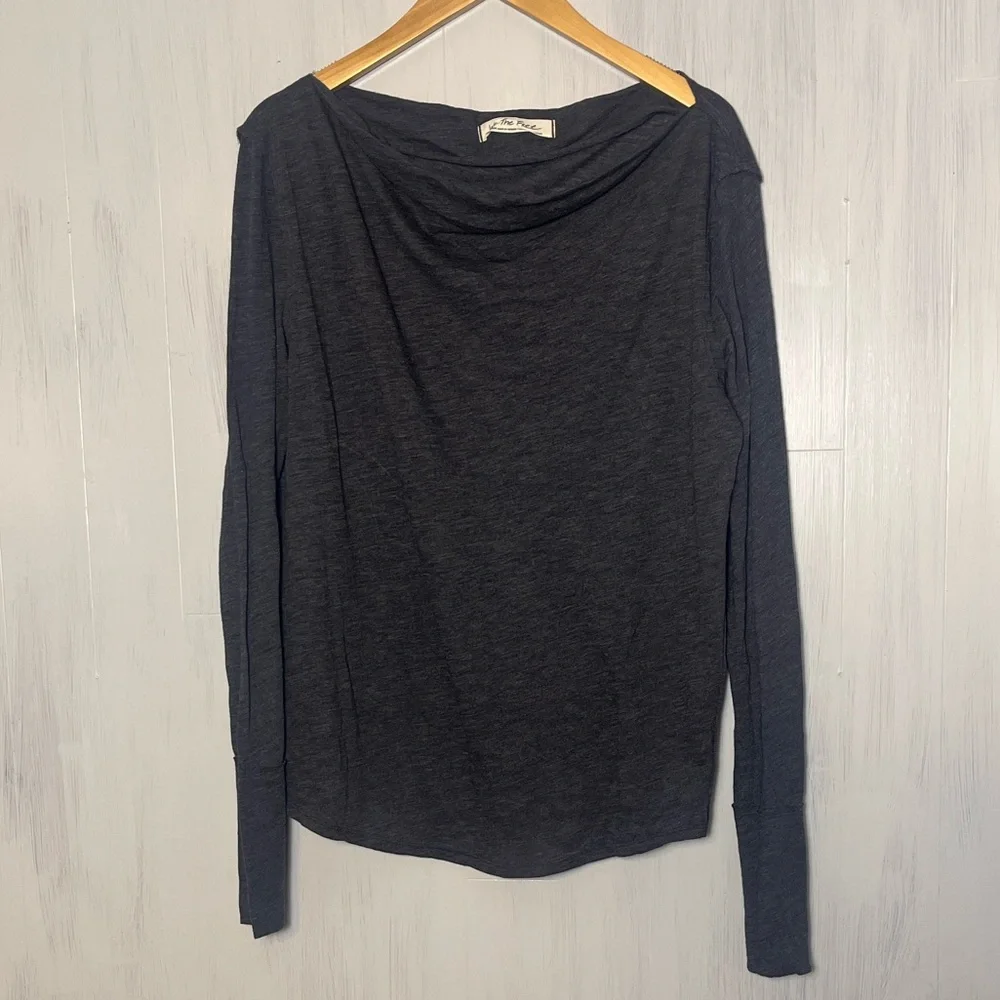 We The Free Kimmi Long Sleeve Tee in Dark Gray Size S‎
